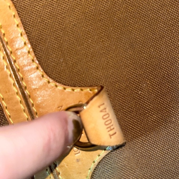 Authentic LOUIS VUITTON monogrammed Ellipse MM Handbag - Picture 8 of 9